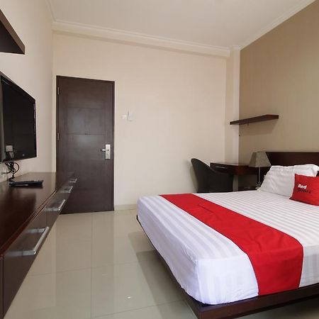 Reddoorz Plus Near Ambassador Mall Jakarta Kültér fotó
