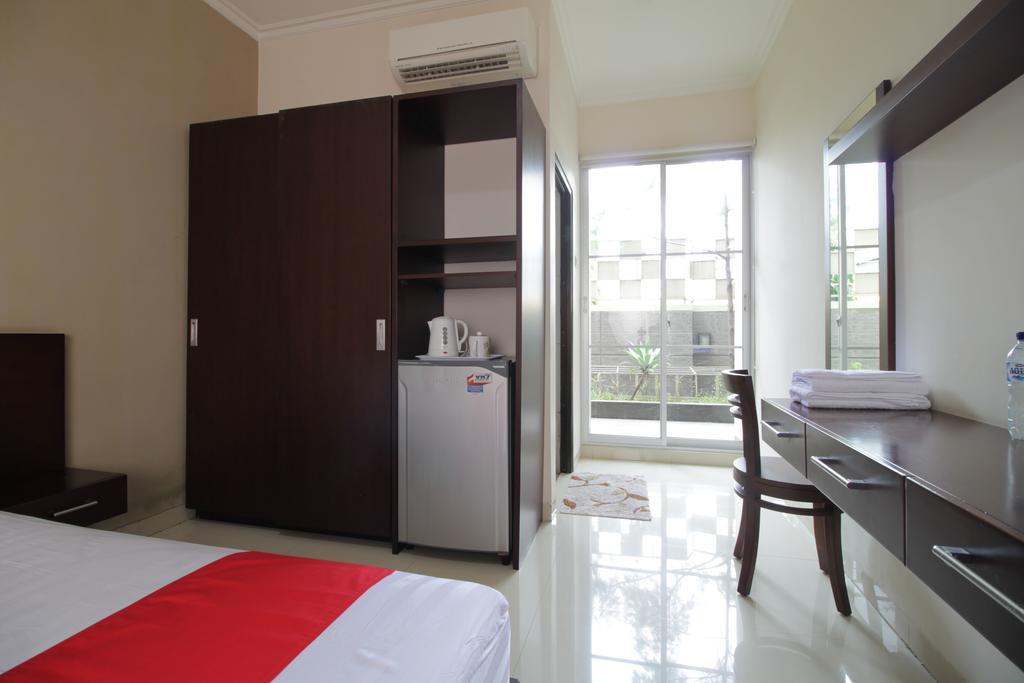 Reddoorz Plus Near Ambassador Mall Jakarta Kültér fotó