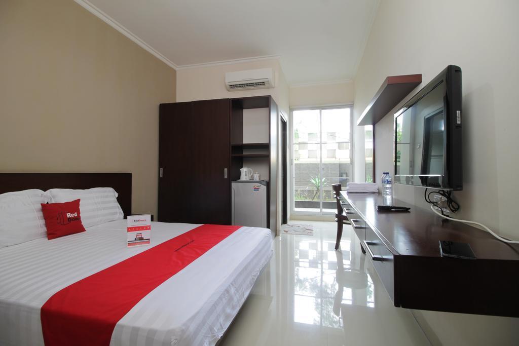 Reddoorz Plus Near Ambassador Mall Jakarta Kültér fotó