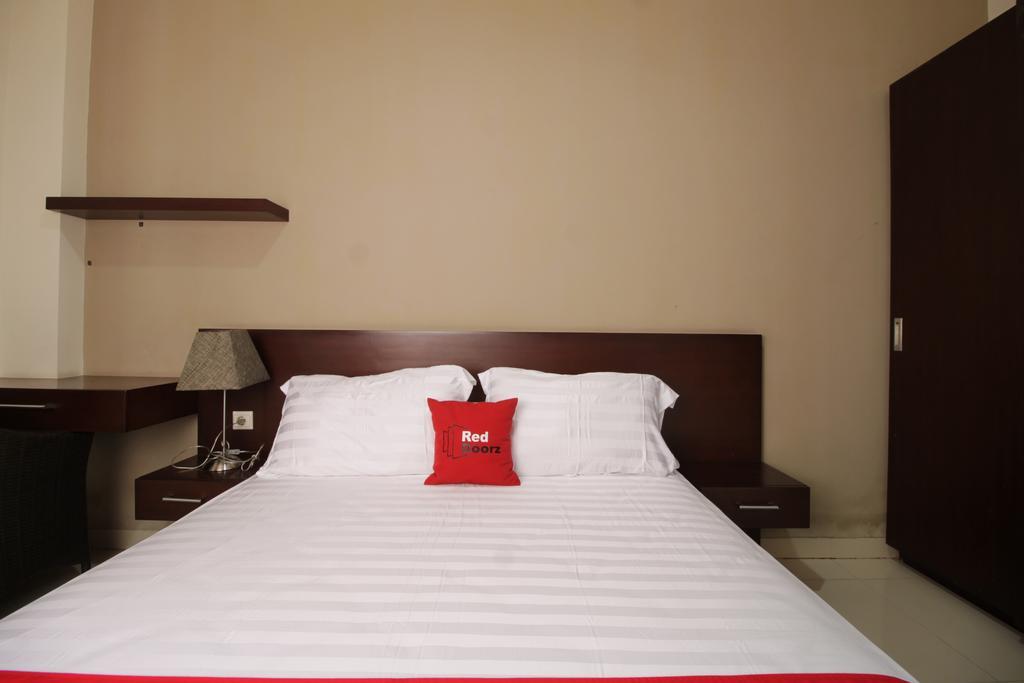 Reddoorz Plus Near Ambassador Mall Jakarta Kültér fotó