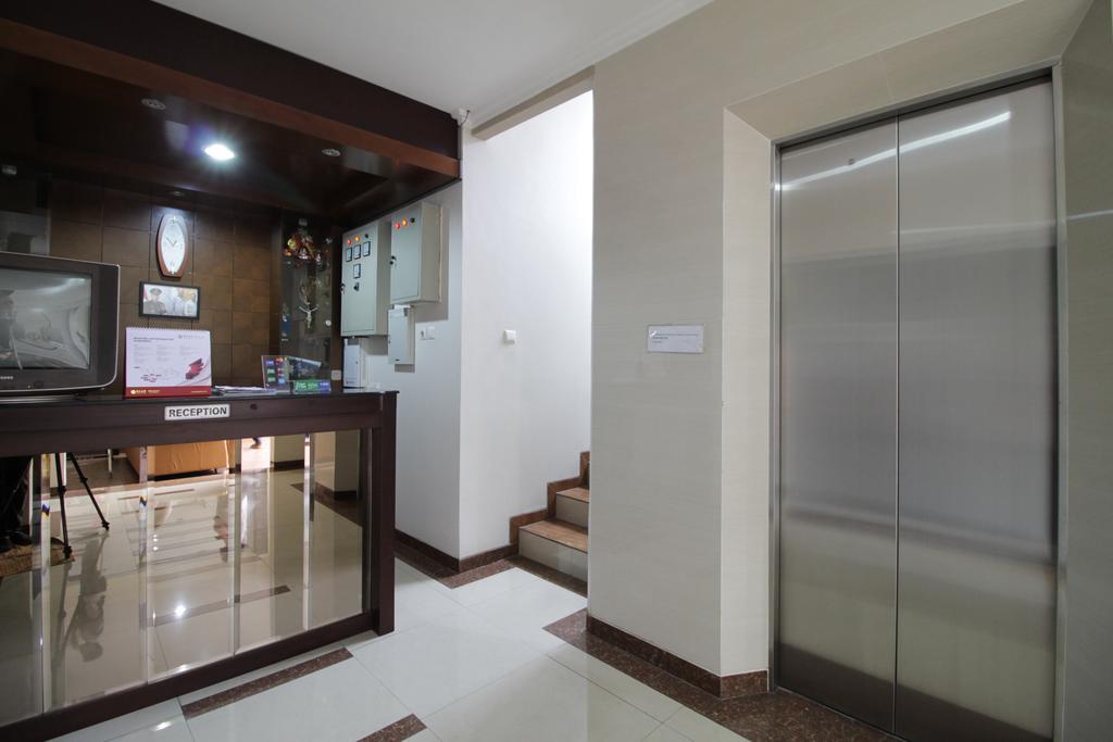 Reddoorz Plus Near Ambassador Mall Jakarta Kültér fotó