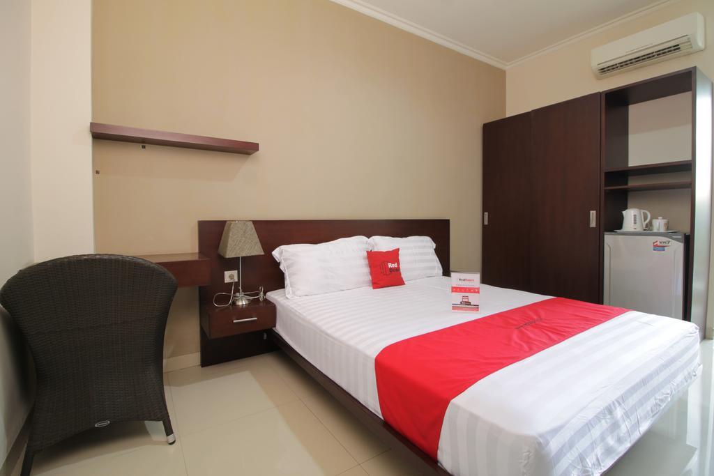 Reddoorz Plus Near Ambassador Mall Jakarta Kültér fotó