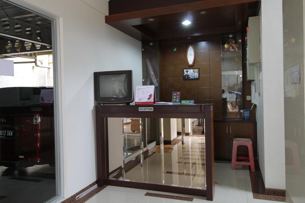 Reddoorz Plus Near Ambassador Mall Jakarta Kültér fotó