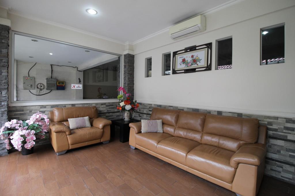 Reddoorz Plus Near Ambassador Mall Jakarta Kültér fotó